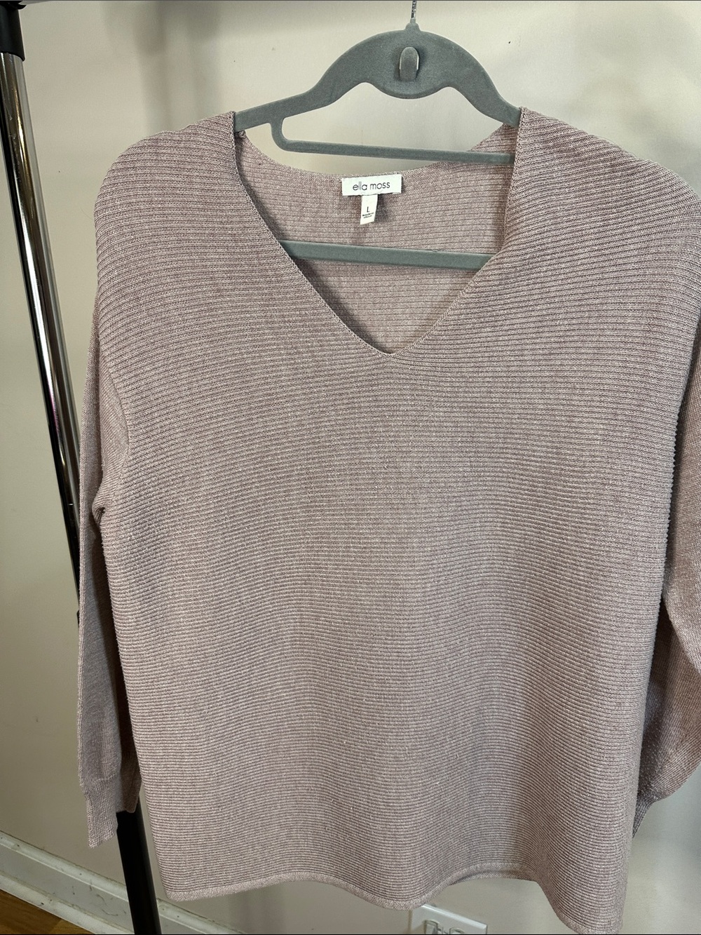 Ella Moss V-Neck Ribbed Sweater in Dusty Mauve Pink